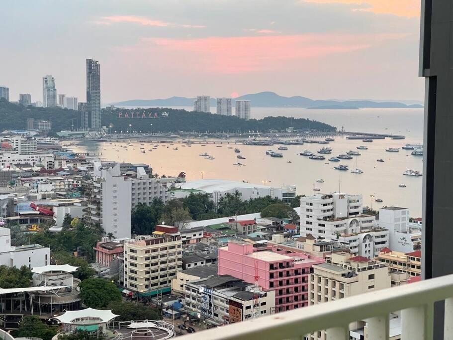 Base Central Pattaya Long Balcony King-Bed With Infinity Pool & Free Netflix! エクステリア 写真